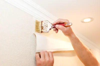 Pose de papier peint à Lardy — revêtements muraux et toiles de verre